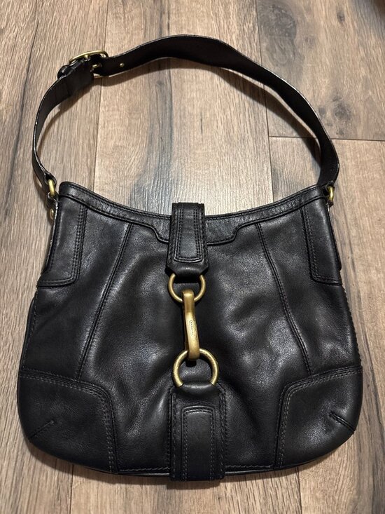 Coach Handbags - Vintage Coach Hamptons Black Leather Hobo Bag With Brass Clasp & Adjustable Stra